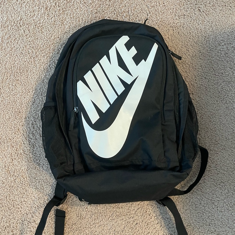 NIKE Sportswear Hayward Unisex Black Backpack - Picture 2 of 9